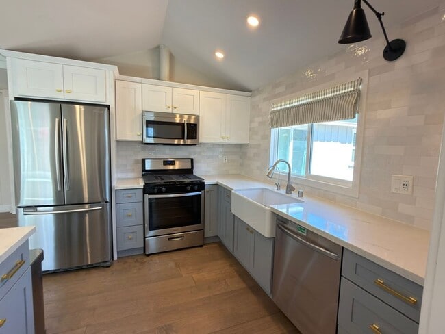 Building Photo - Newly Remodeled 3 bedroom home with AC