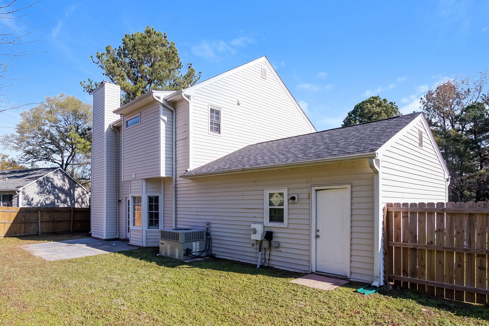 Building Photo - 4513 River Edge Dr