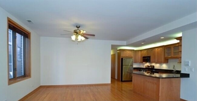 Building Photo - 2533 N Halsted St