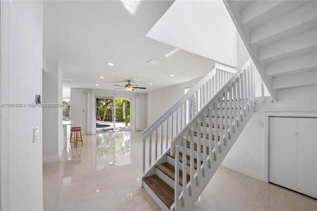 Building Photo - 16449 SW 84th Pl