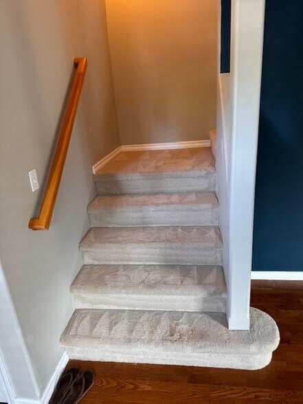 Building Photo - 415 Louis Ln
