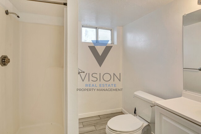Building Photo - 360 E 400 S