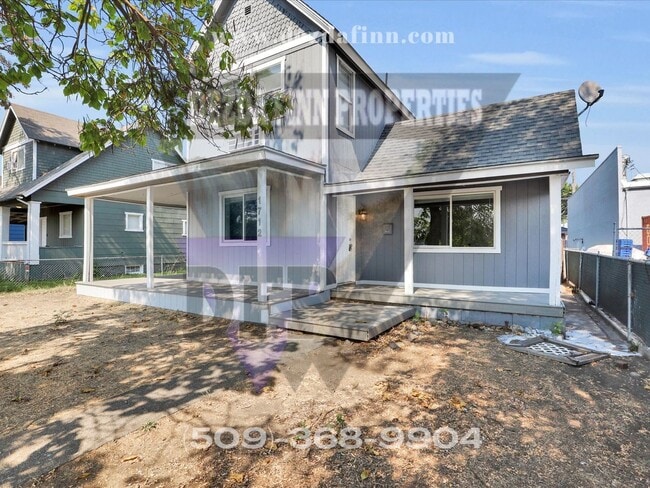Building Photo - Charming 4-Bedroom Home with Modern Update...