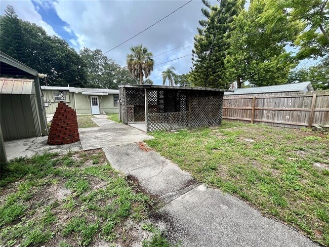 Building Photo - 860 44th Ave N