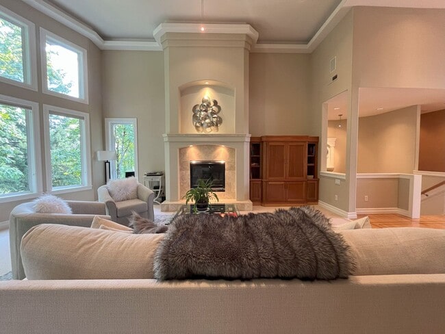 Building Photo - Forest-View Luxury Home with 5 Bedrooms, Luxury Primary Suite & Gourmet Kitchen