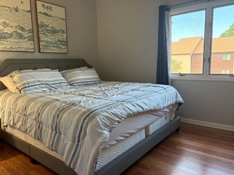 Building Photo - 3806 Spinnaker Dr