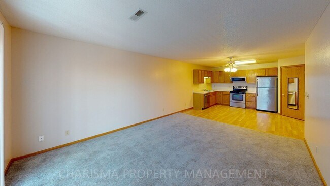 Building Photo - 3 BEDROOM, 2 BATH WALK IN TOWNHOME, ATTACH...