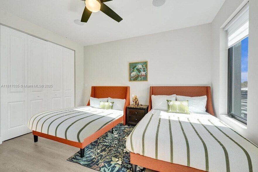 Building Photo - 1101 NE 16th Ter