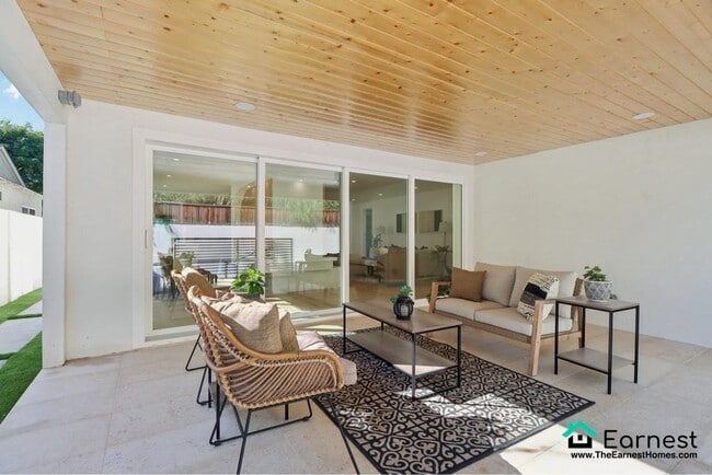 Building Photo - 4 + 3 Elegant Sherman Oaks Retreat with Po...