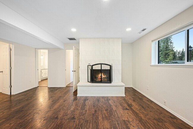 Building Photo - 7547 13th Ave SE