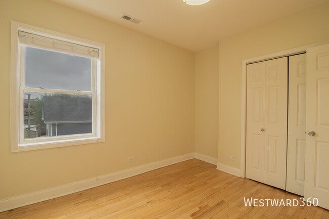 Building Photo - 4334 N Sacramento-3W