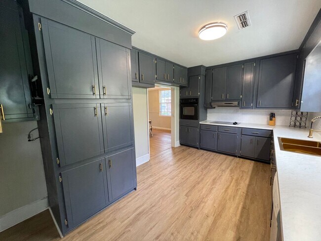 Building Photo - Large 2/1 House in Celanese- $1,495