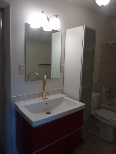 Building Photo - 749 S Millvale Ave