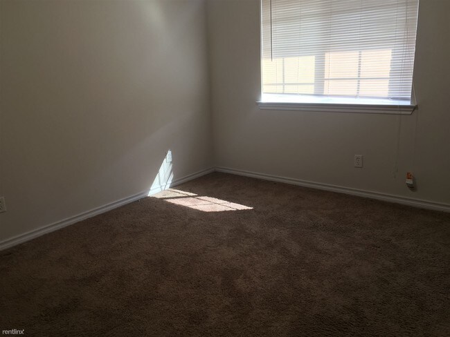 Building Photo - 3705 Oldenburg Ln
