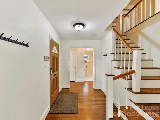 Building Photo - 711 Mt Vernon Ave