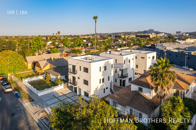 Building Photo - 6082 W 18th St Los Angeles, CA 90035