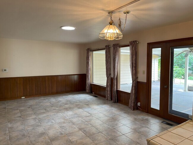 Building Photo - Timeless Character Meets Spacious Living i...