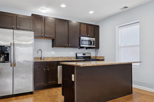 Building Photo - 9222 S Laflin St