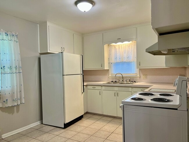Building Photo - 2 Bedroom, 1 Bath in central Springfield