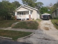 Building Photo - 2 bd, 1 ba house just east of downtown, co...