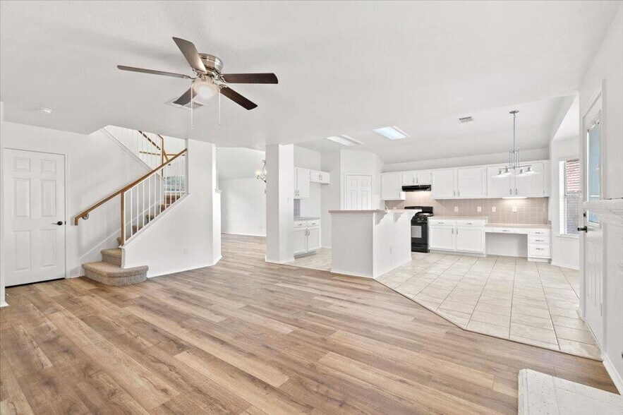 Building Photo - 15423 Quinley Dr