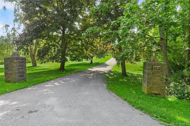 Building Photo - 613 Horsepound Rd