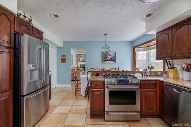 Building Photo - 44 Frazer Dr