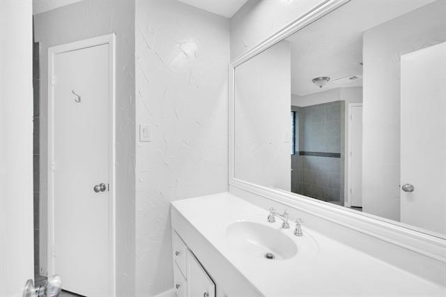 Building Photo - 5717 Stage Line Ct