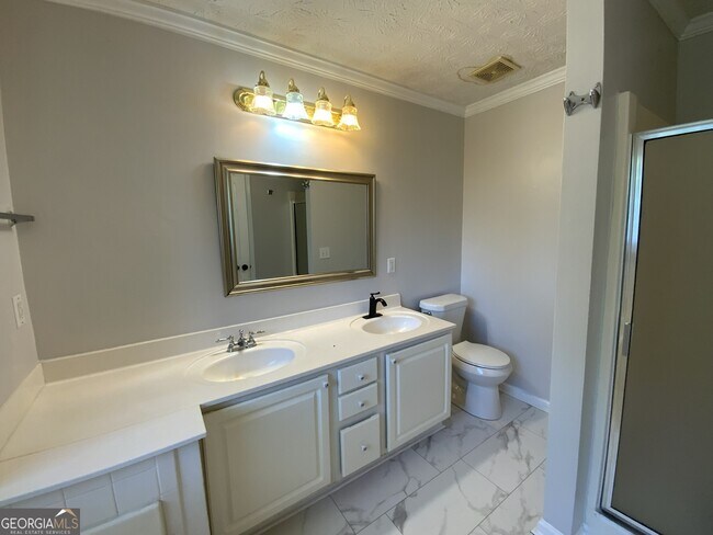 Building Photo - 5600 Sugar Crossing Dr