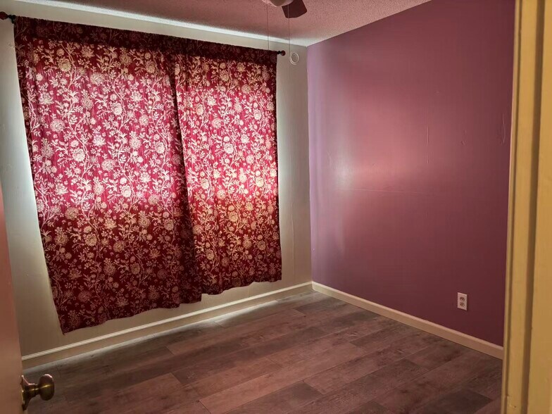 Building Photo - 842 W Alamos Ave