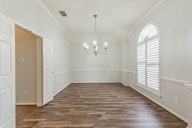 Building Photo - 14610 Farrawood Dr