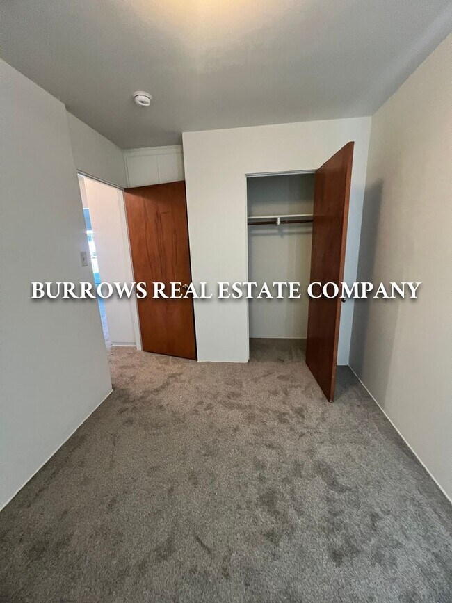 Building Photo - Single story 2 bedroom, 1 bathroom apartment in Ventura