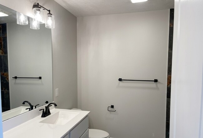 Building Photo - 1605 Peppermill Ln