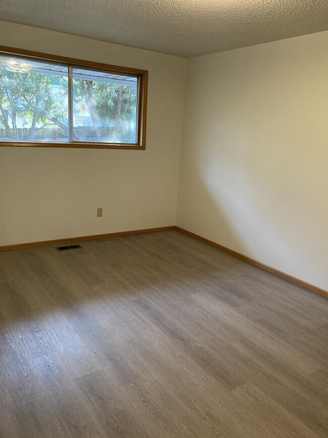 Building Photo - 7190 Los Verdes Dr
