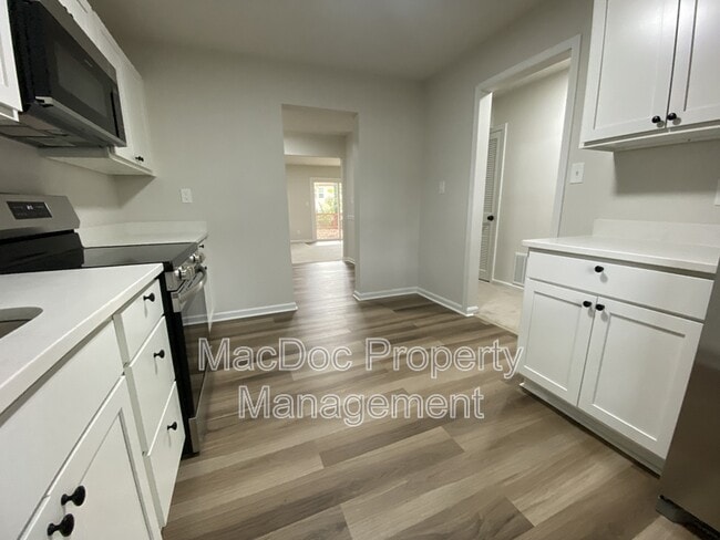 Building Photo - 9 Farrell Ln