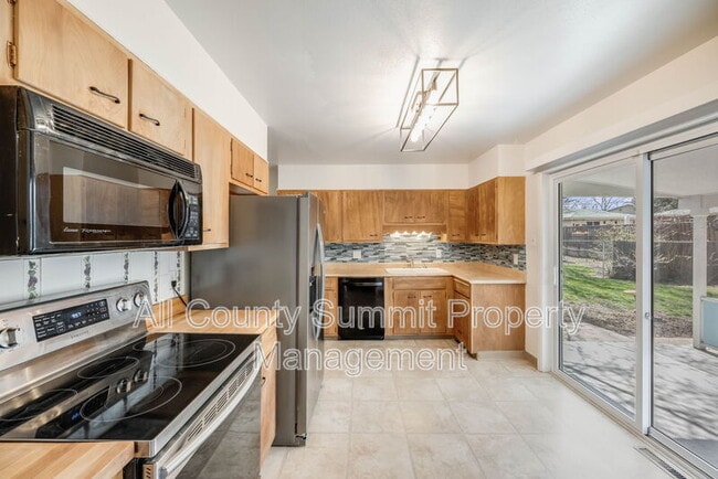 Building Photo - 2299 Zinnia Way