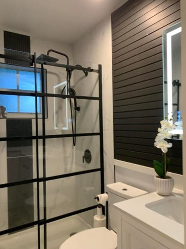 Building Photo - 1345 W 34th St