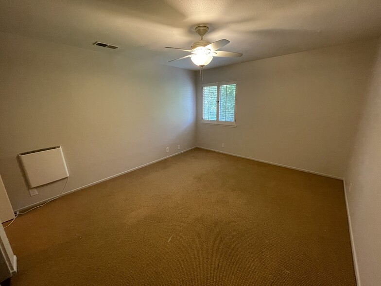 Building Photo - 6543 Paseo Adelante