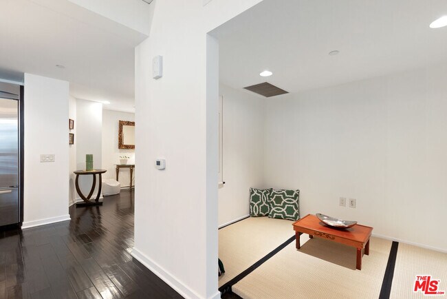 Building Photo - 13650 Marina Pointe Dr