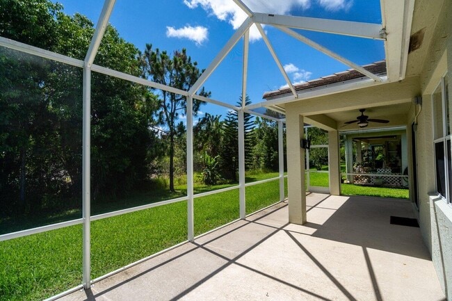 Building Photo - 732 SW Rocky Bayou Terrace