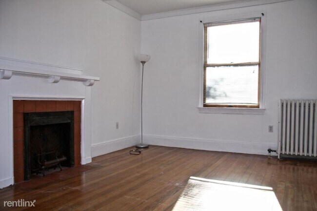 Building Photo - 3 br, 1 bath Condo - 206 Sumner Street
