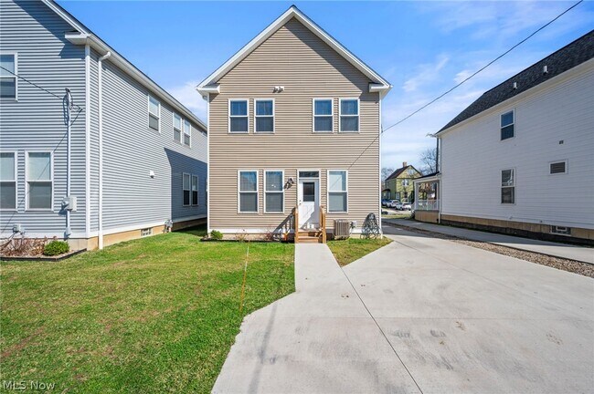 Building Photo - 2256 E 100th St