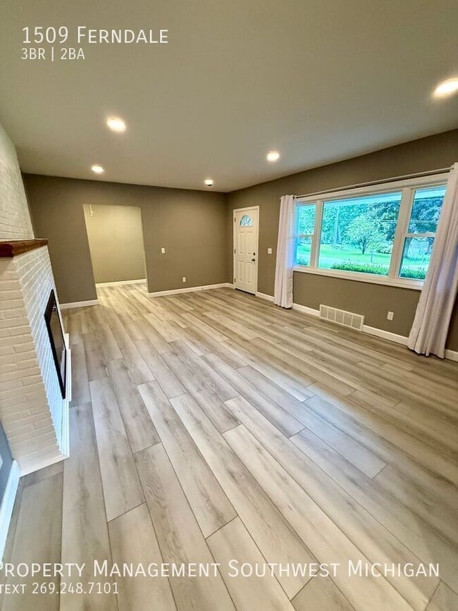 Building Photo - 1509 Ferndale-