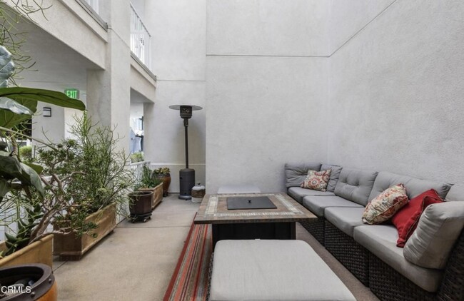 Building Photo - 4012 Tradewinds Dr