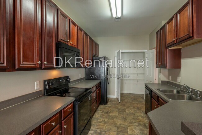 Building Photo - 2555 Flat Shoals Rd
