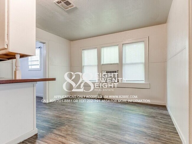Building Photo - Charming 2 Bed/1 Bath Historic Bungalow in Norman Near OU Campus