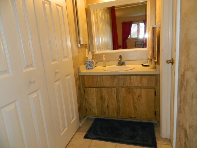 Building Photo - 9339 Lennex Ln