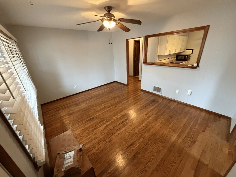 Building Photo - 144 Flora Dr