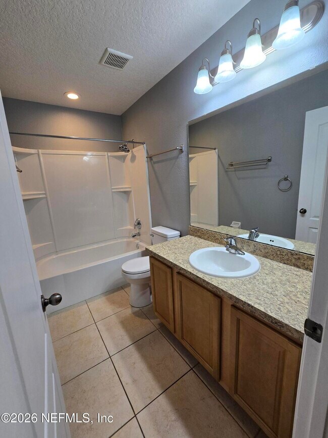 Building Photo - 180 Thornloe Dr
