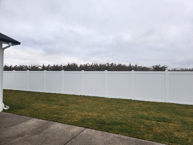 Building Photo - West Valley New 4 br plus office, 3.5 bath...
